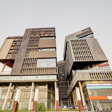 Super Townhouse Rajyash Rise Ξενοδοχείο Sarkhej Εξωτερικό φωτογραφία