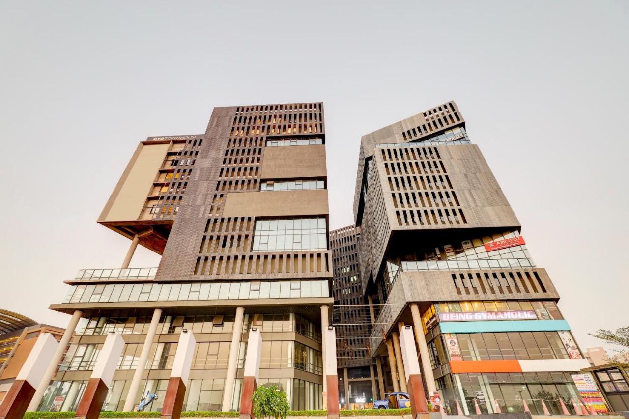 Super Townhouse Rajyash Rise Ξενοδοχείο Sarkhej Εξωτερικό φωτογραφία