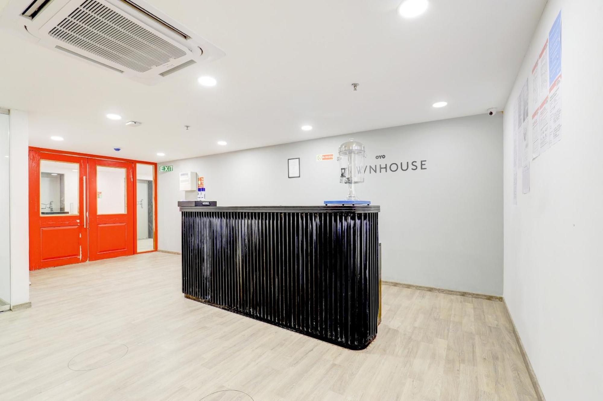 Super Townhouse Rajyash Rise Ξενοδοχείο Sarkhej Εξωτερικό φωτογραφία