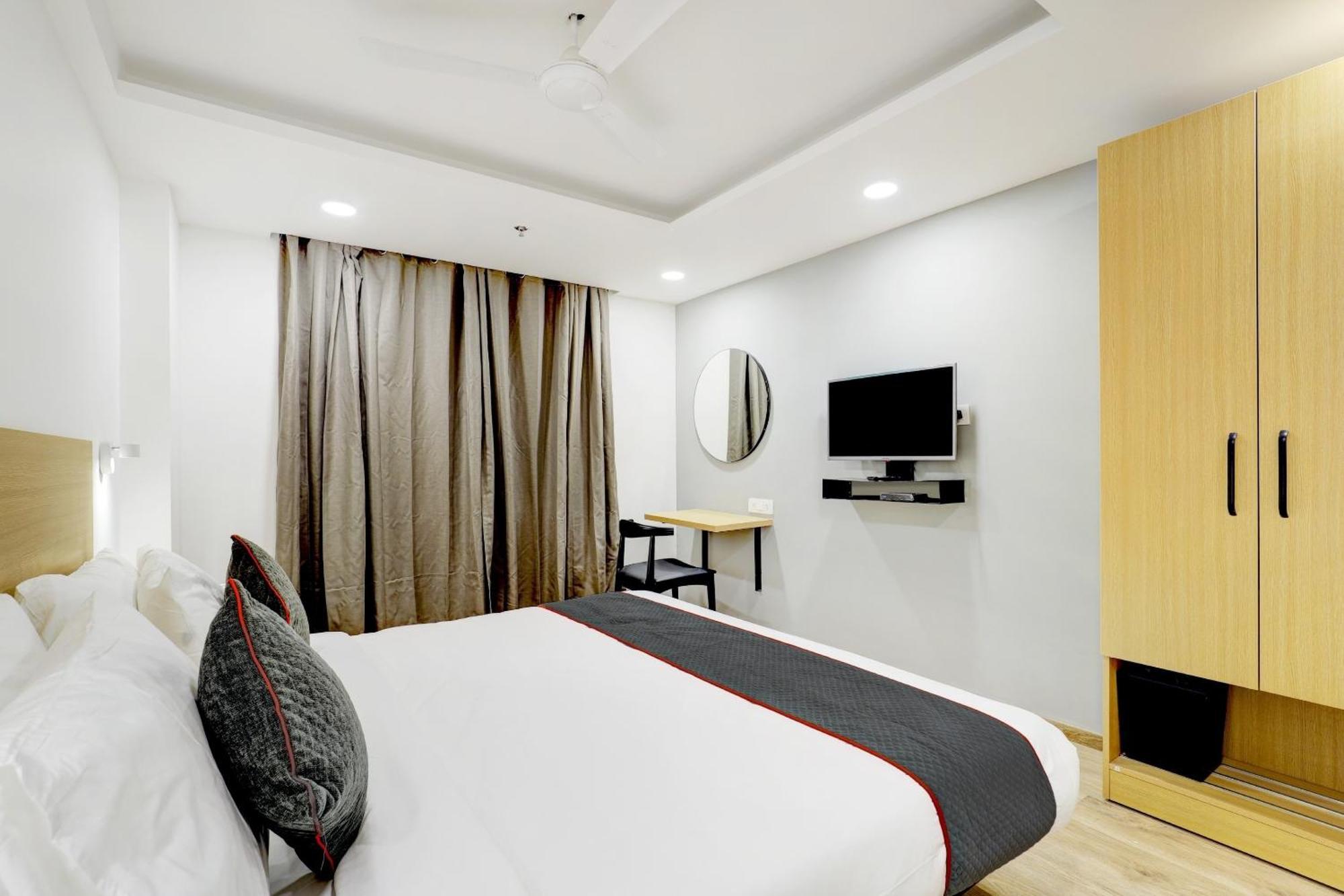 Super Townhouse Rajyash Rise Ξενοδοχείο Sarkhej Εξωτερικό φωτογραφία