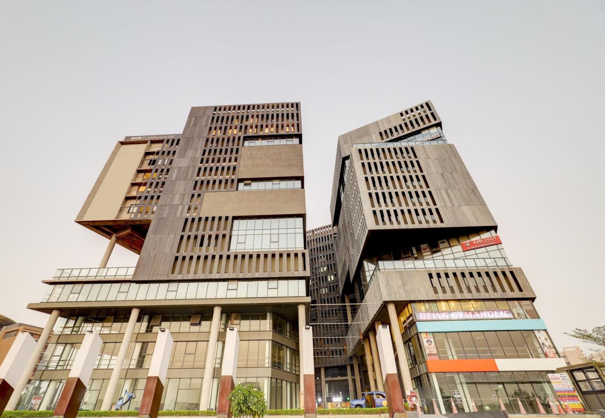 Super Townhouse Rajyash Rise Ξενοδοχείο Sarkhej Εξωτερικό φωτογραφία