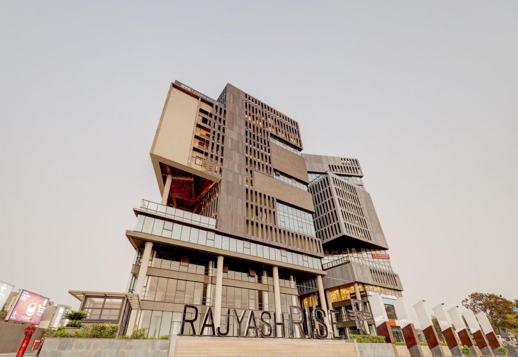 Super Townhouse Rajyash Rise Ξενοδοχείο Sarkhej Εξωτερικό φωτογραφία