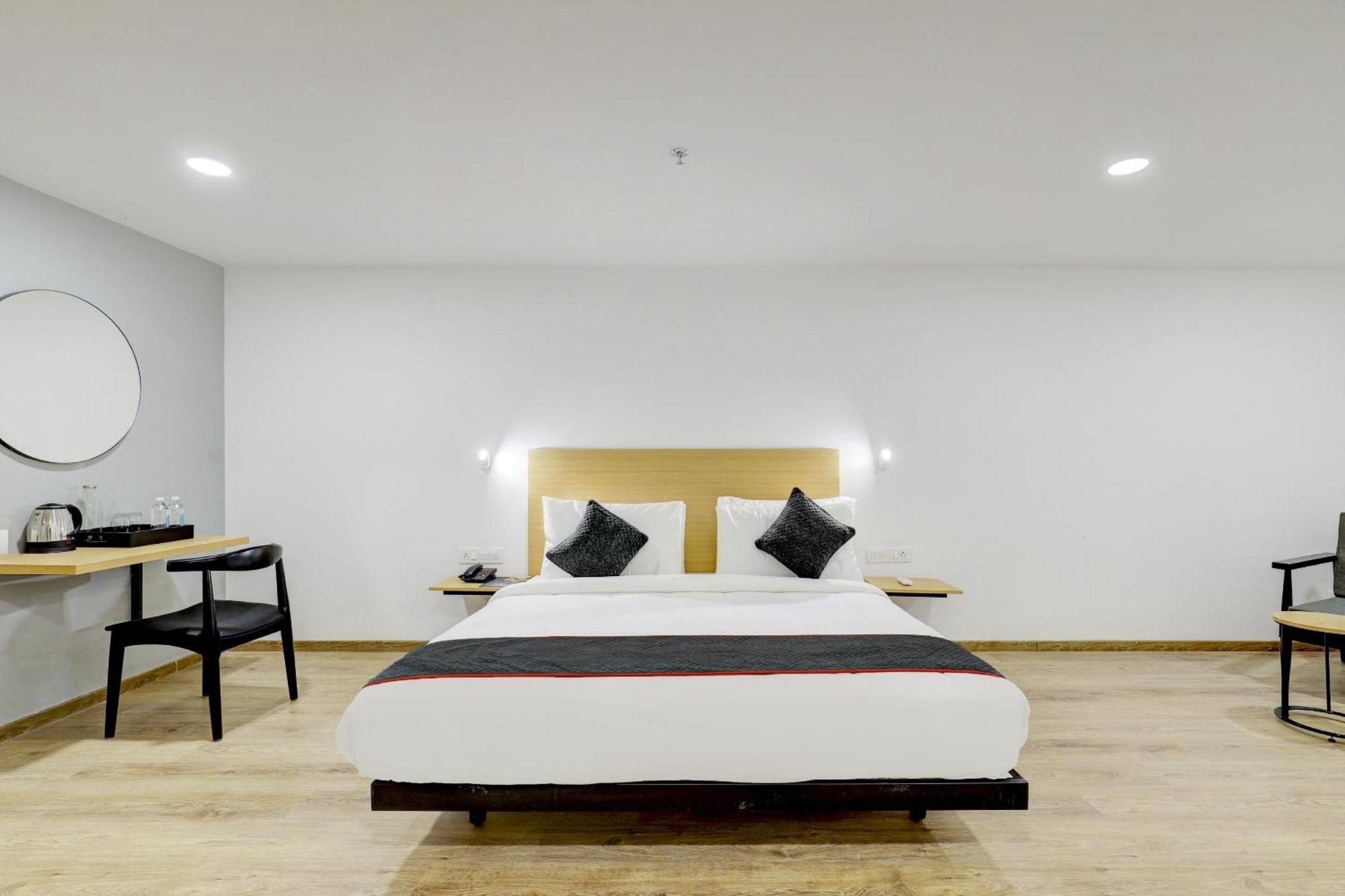 Super Townhouse Rajyash Rise Ξενοδοχείο Sarkhej Εξωτερικό φωτογραφία