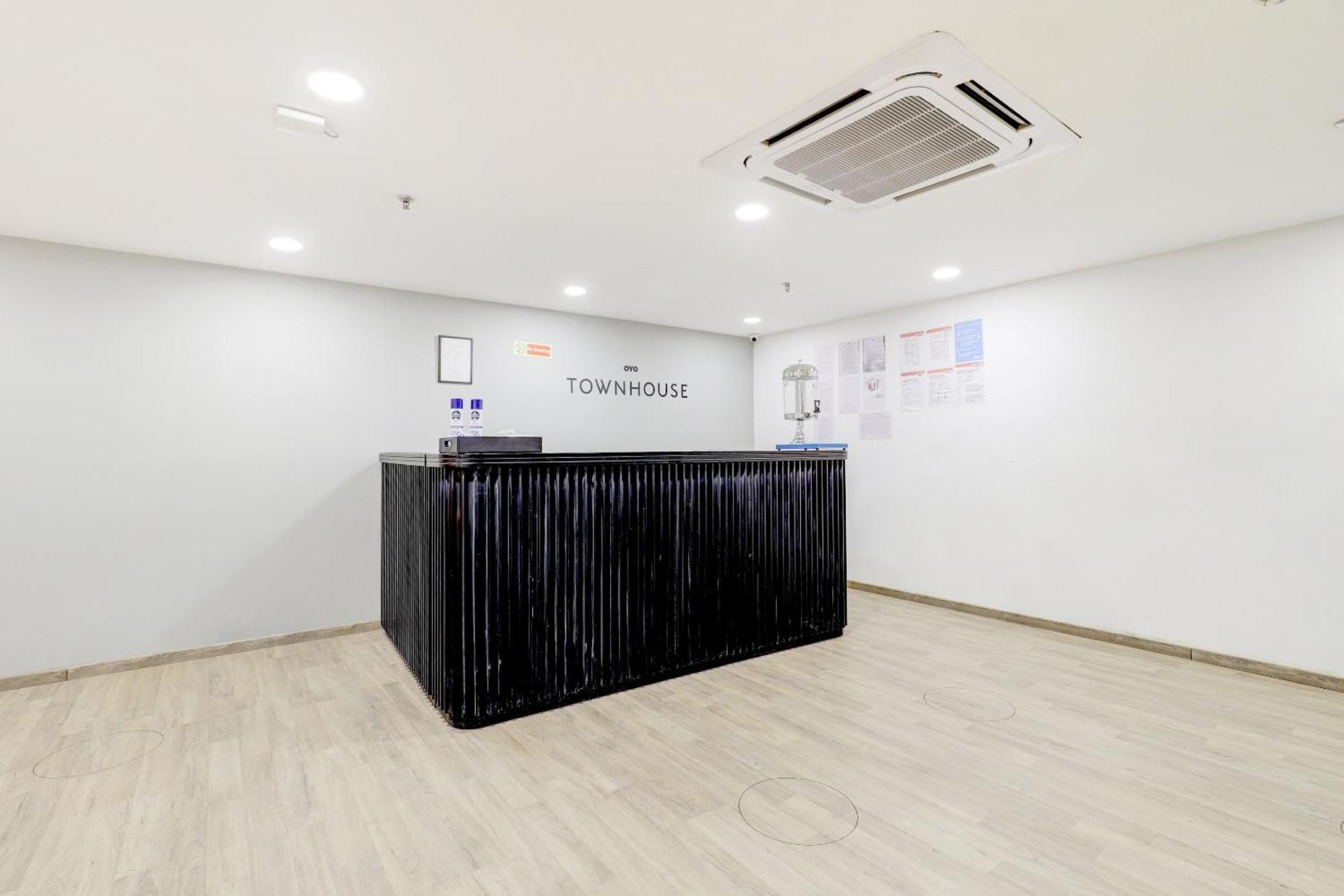 Super Townhouse Rajyash Rise Ξενοδοχείο Sarkhej Εξωτερικό φωτογραφία
