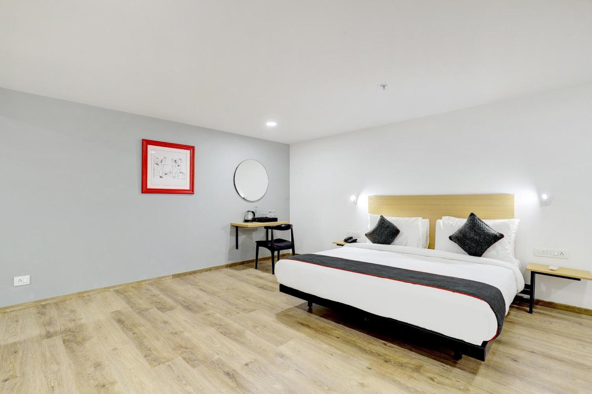 Super Townhouse Rajyash Rise Ξενοδοχείο Sarkhej Εξωτερικό φωτογραφία