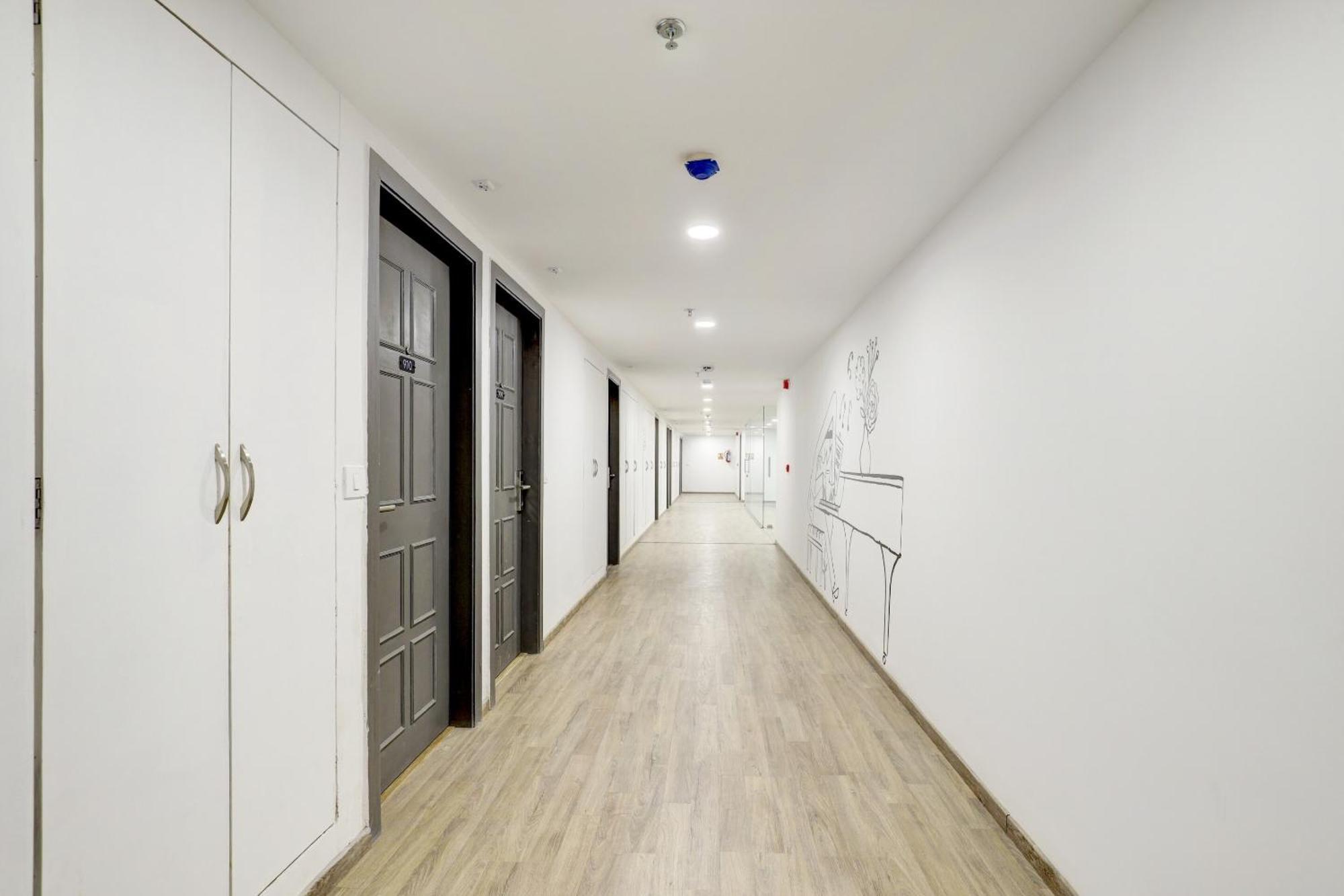 Super Townhouse Rajyash Rise Ξενοδοχείο Sarkhej Εξωτερικό φωτογραφία